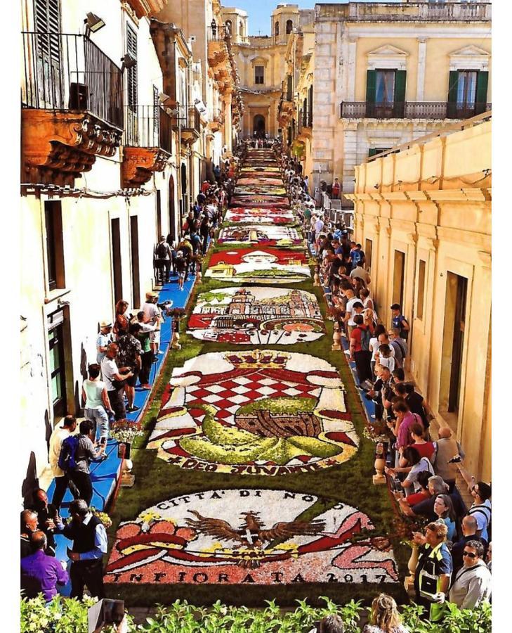 Casa Vacanze Il Quadrifoglio Noto Bagian luar foto