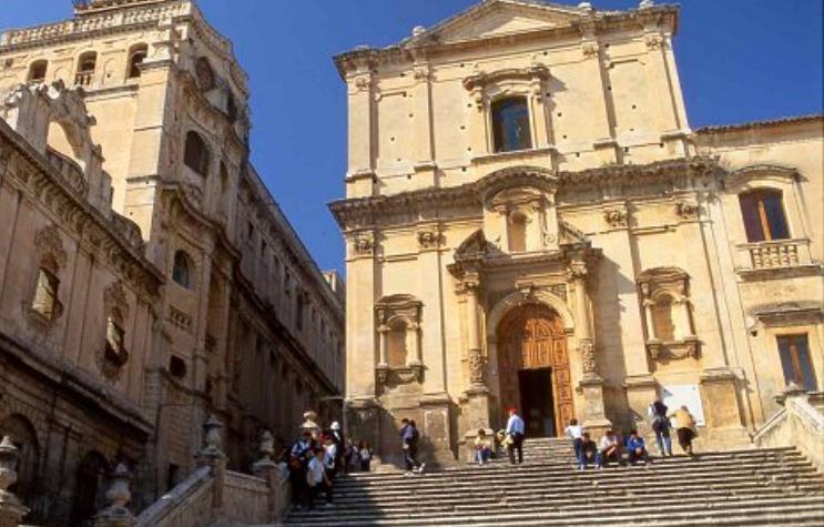 Casa Vacanze Il Quadrifoglio Noto Bagian luar foto
